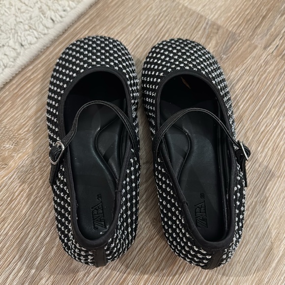 Zara girls studded Mary Jane Shoes - Picture 5 of 9